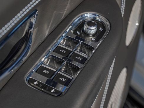 Used 2023 Bentley Bentayga AWD/4WD image 35