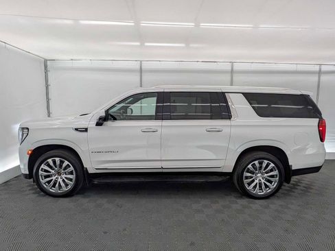 Used 2023 GMC Yukon XL Denali w/ Advanced Technology Package AWD/4WD image 3