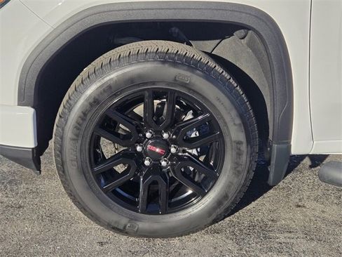 Used 2024 GMC Sierra 1500 Elevation image 12