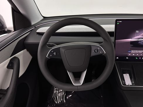 Used 2026 Tesla Model Y Long Range AWD/4WD image 27