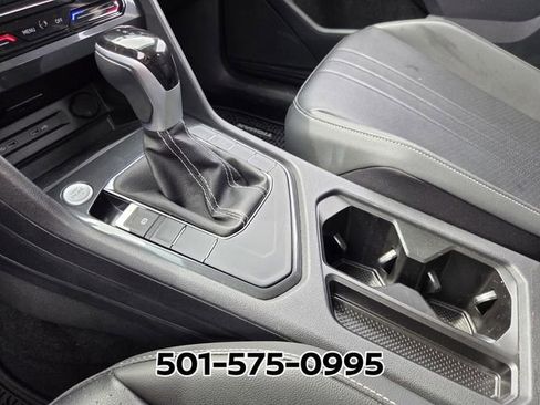 Used 2024 Volkswagen Tiguan SE w/ Panoramic Sunroof Package FWD image 30