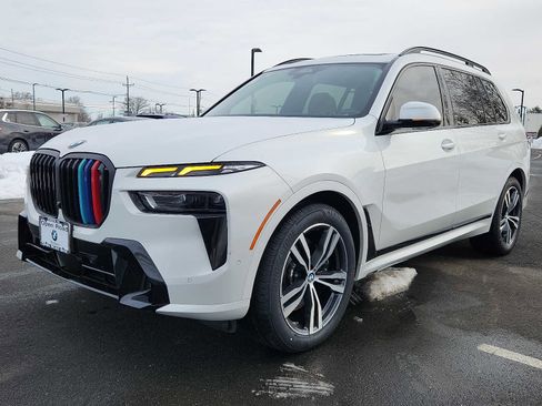 Certified 2024 BMW X7 xDrive40i w/ M Sport Package image 3