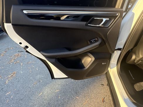 Used 2018 Porsche Macan image 24