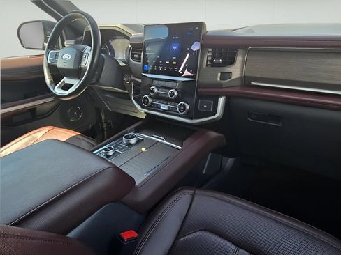 Used 2024 Ford Expedition Limited AWD/4WD image 13