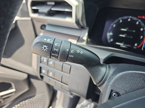 Used 2025 Toyota Tacoma TRD Sport AWD/4WD image 19