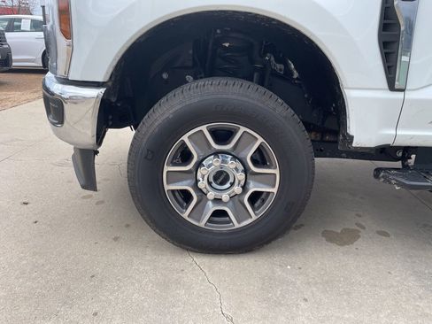 Used 2025 Ford F250 XLT w/ Snow Plow/Camper Package image 16