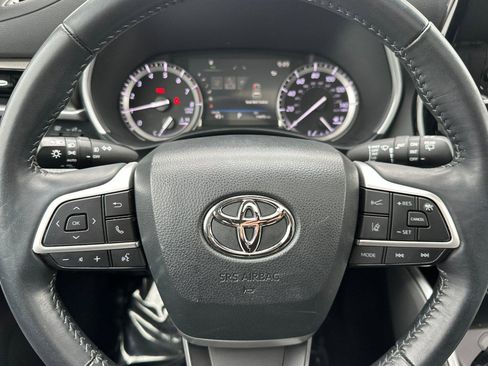 Used 2022 Toyota Highlander XLE image 25