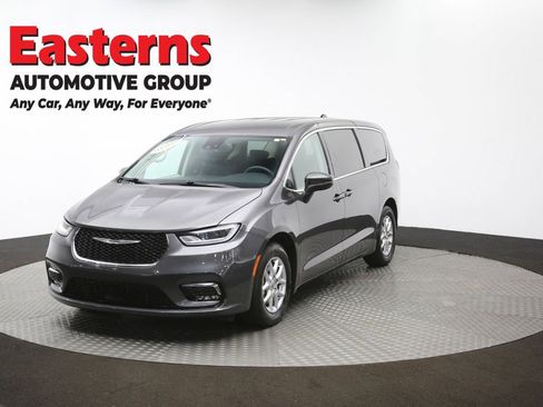 Used 2023 Chrysler Pacifica Touring-L FWD image 57