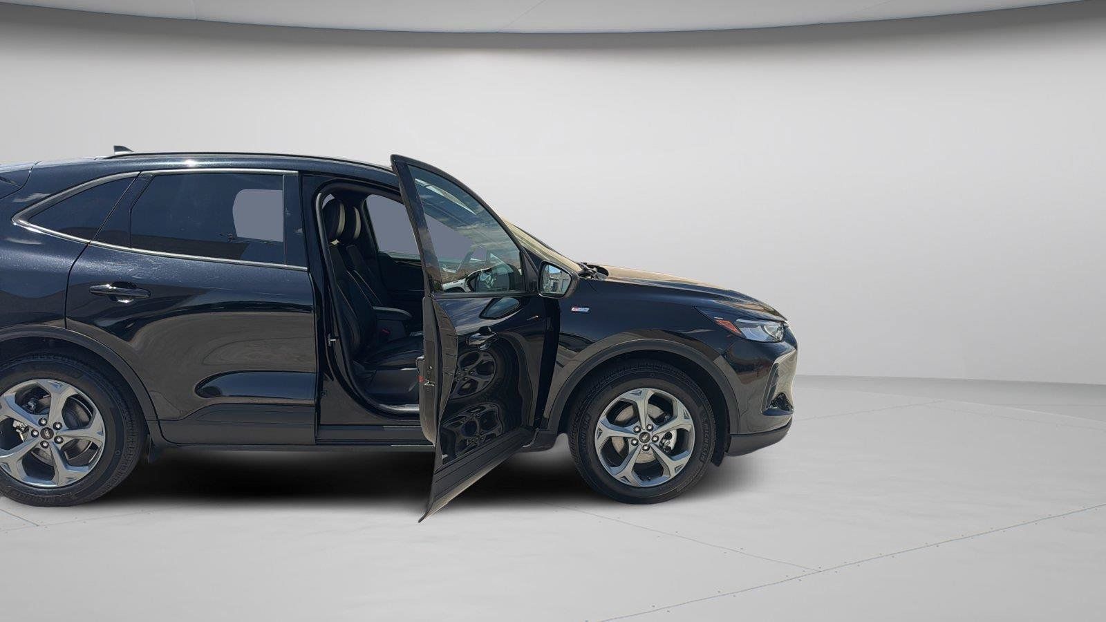 Used 2025 Ford Escape ST-Line FWD image 9