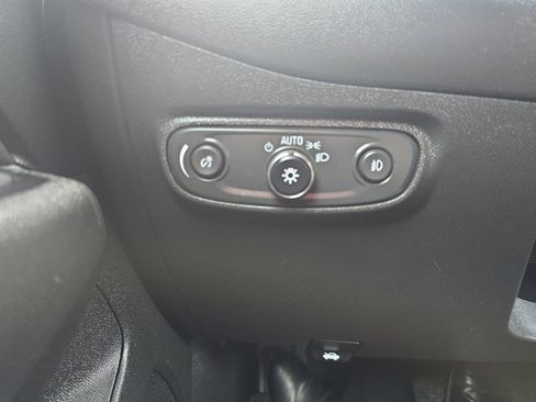 Used 2023 Chevrolet Equinox Premier image 15