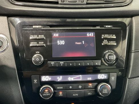 Used 2017 Nissan Rogue SV FWD image 14