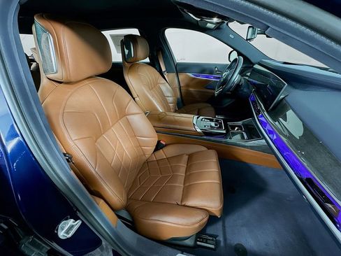 Used 2023 BMW 760i xDrive w/ Luxury Rear Seating Package AWD/4WD image 37