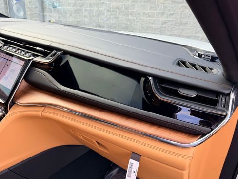 New 2025 Jeep Grand Cherokee Summit image 43