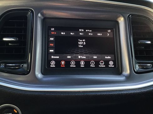 Used 2019 Dodge Challenger R/T RWD image 4