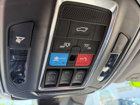 Used 2023 Jeep Grand Cherokee L Limited AWD/4WD image 23