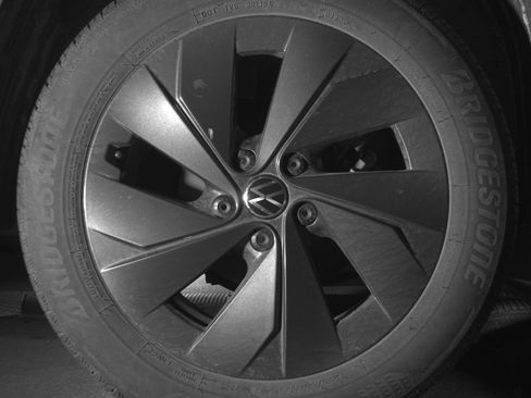 Used 2025 Volkswagen Taos S image 15