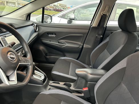 Used 2025 Nissan Versa SV image 11