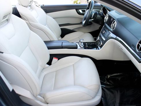 Used 2018 Mercedes-Benz SL 550 image 18
