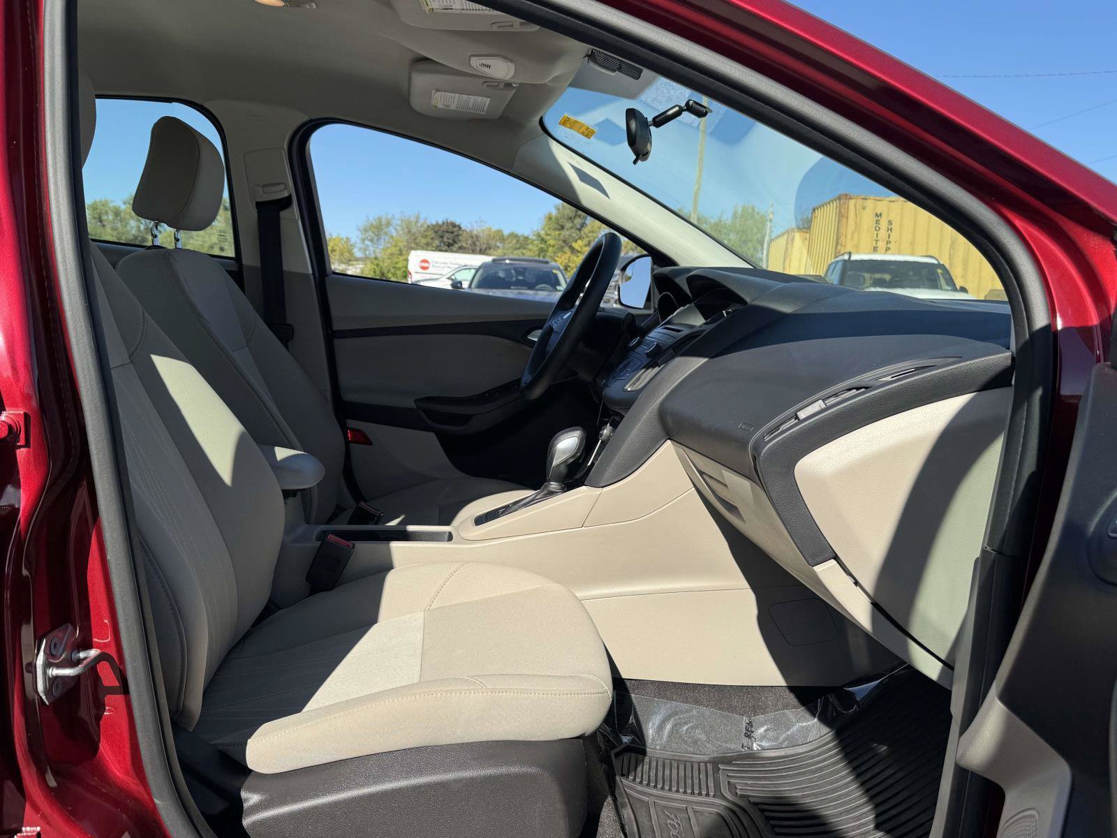 Used 2017 Ford Focus SE w/ Interior Protection Package FWD image 16