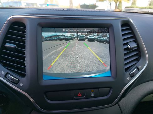 Used 2022 Jeep Cherokee Latitude w/ Trailer Tow Group image 25