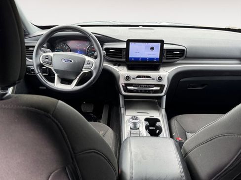 Used 2023 Ford Explorer XLT image 11