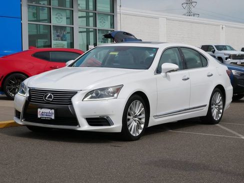Used 2013 Lexus LS 460 AWD w/ Comfort Pkg image 2
