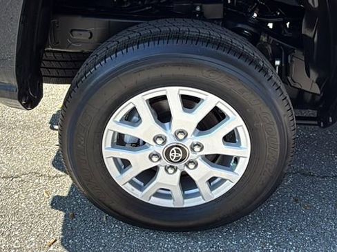 Used 2025 Toyota Tacoma SR5 image 10