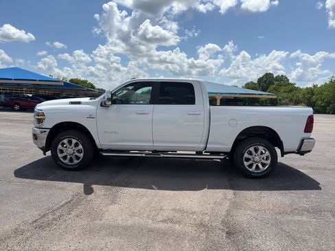 New 2026 RAM 2500 Laramie AWD/4WD image 12