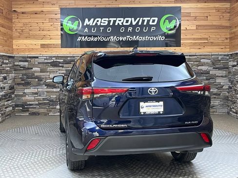 Used 2020 Toyota Highlander XLE AWD/4WD image 19