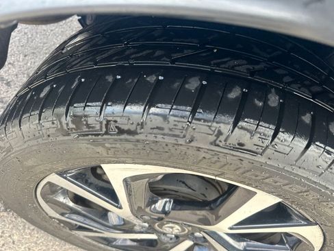 Used 2019 Toyota C-HR Limited FWD image 6
