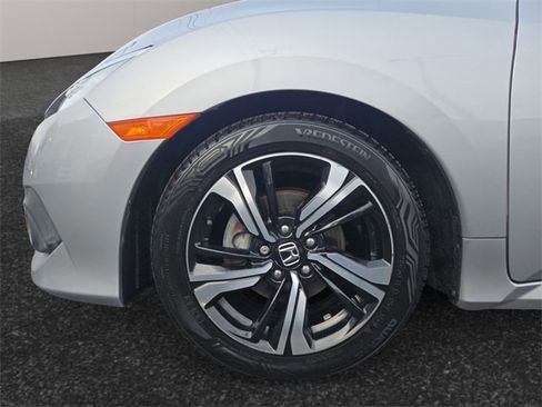 Used 2017 Honda Civic Touring image 4