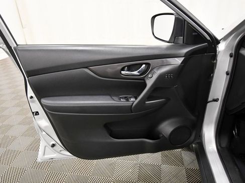 Used 2019 Nissan Rogue SV w/ Premium Package AWD/4WD image 13