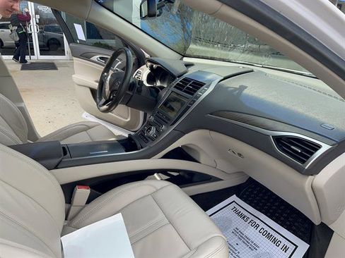 Used 2017 Lincoln MKZ Select image 19