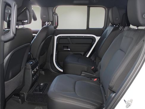Used 2025 Land Rover Defender 130 X-Dynamic SE AWD/4WD image 13