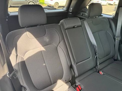 Used 2025 Jeep Grand Cherokee Laredo X w/ Luxury Tech Group I AWD/4WD image 32