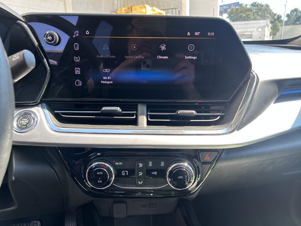 Used 2025 Chevrolet Trax LT FWD image 17