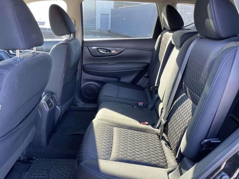 Used 2018 Nissan Rogue SV image 11