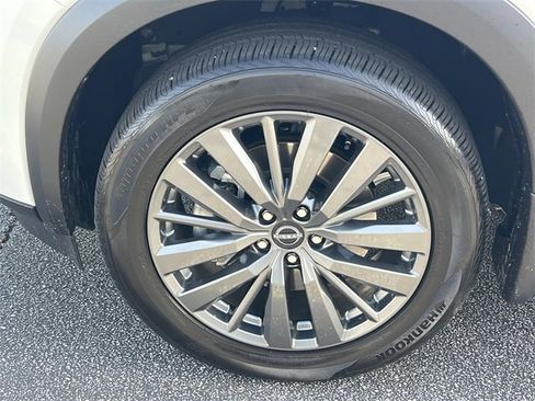 Certified 2025 Nissan Pathfinder SL w/ SL Premium Package image 33