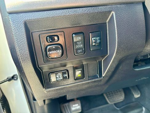 Used 2016 Toyota Tundra SR5 w/ SR5 Upgrade Package AWD/4WD image 26
