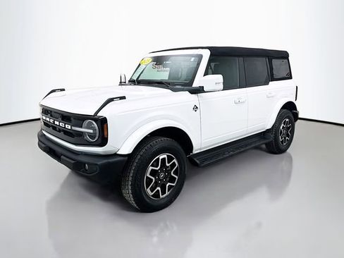 Used 2025 Ford Bronco Outer Banks image 3