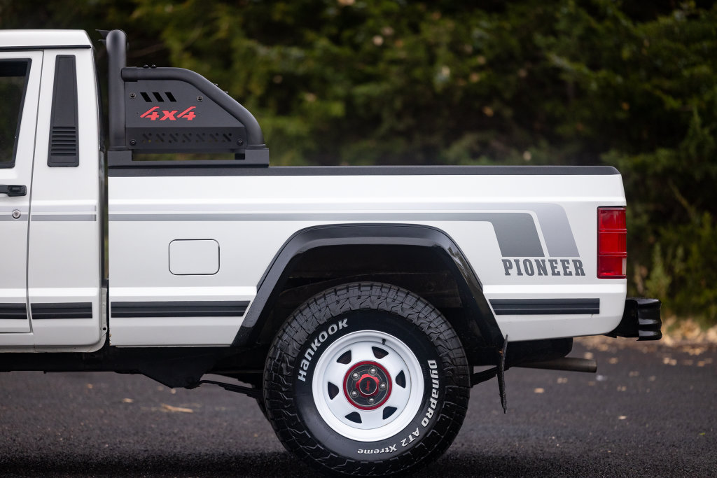 Used 1988 Jeep Comanche Pioneer AWD/4WD image 18