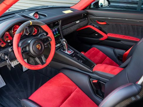 Used 2018 Porsche 911 GT2 RS RWD image 4