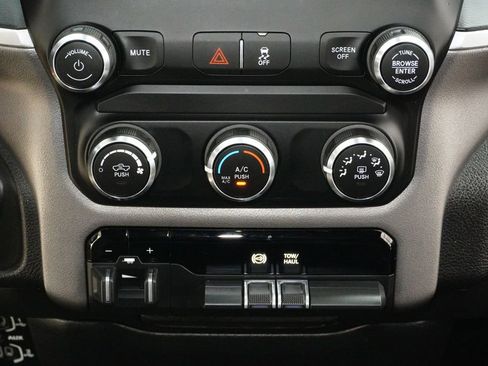 Used 2022 RAM 2500 Big Horn AWD/4WD image 18