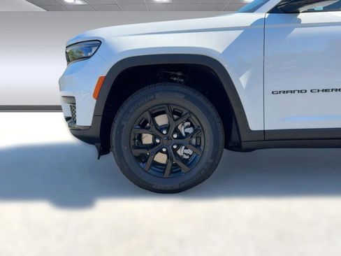 New 2025 Jeep Grand Cherokee L Altitude image 9