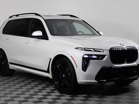 Used 2024 BMW X7 xDrive40i w/ Executive Package AWD/4WD image 3