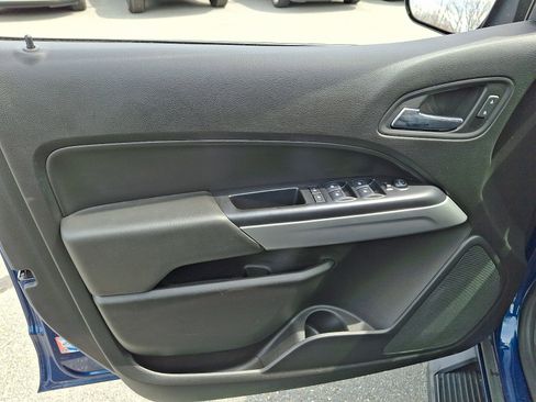 Used 2019 Chevrolet Colorado LT AWD/4WD image 12