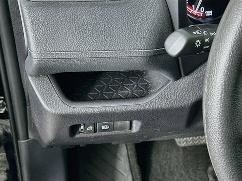 Used 2025 Toyota RAV4 XLE FWD image 17