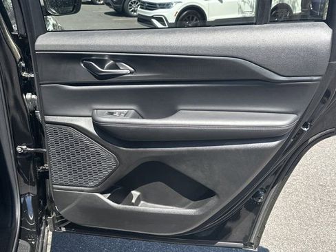 New 2025 Jeep Grand Cherokee L Laredo image 18