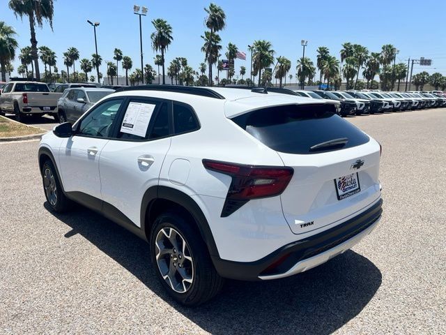 Used 2025 Chevrolet Trax LT FWD image 6