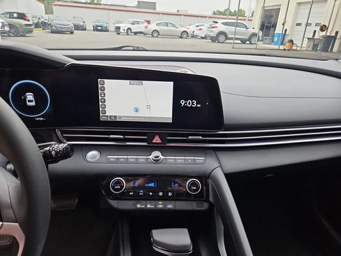 Used 2024 Hyundai Elantra SEL FWD image 15